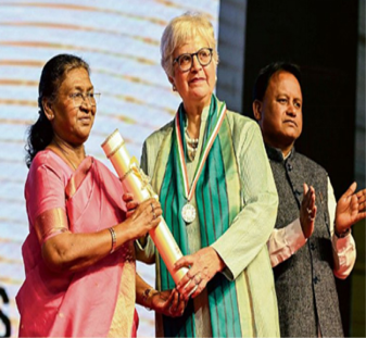 Baroness Usha Kumari Prashar Receives Pravasi Bharatiya Samman Award 2025 for Outstanding Political Contributions in UK